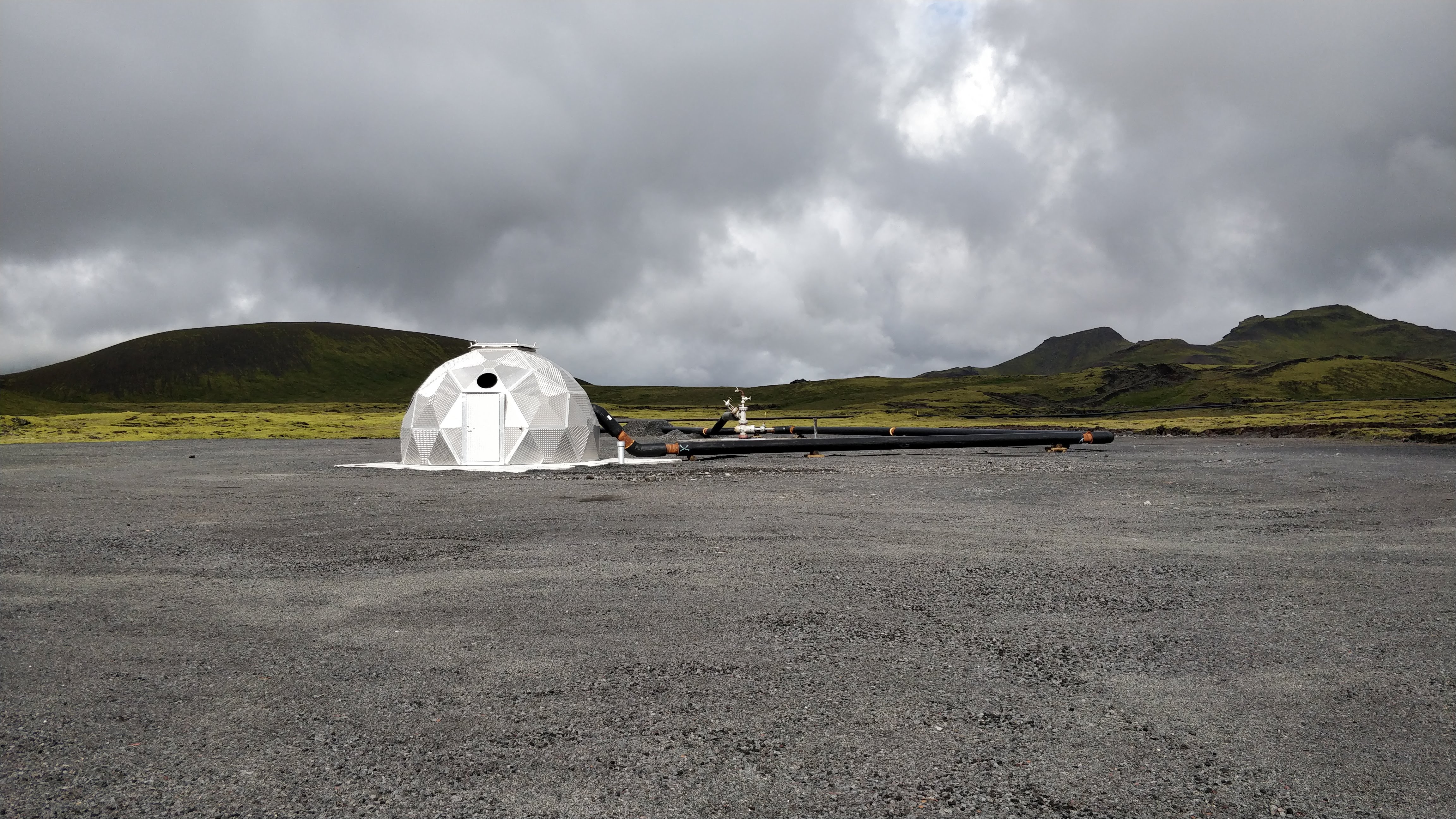 Monitoring steam in geothermal reservoirs using seismic noise interferometry