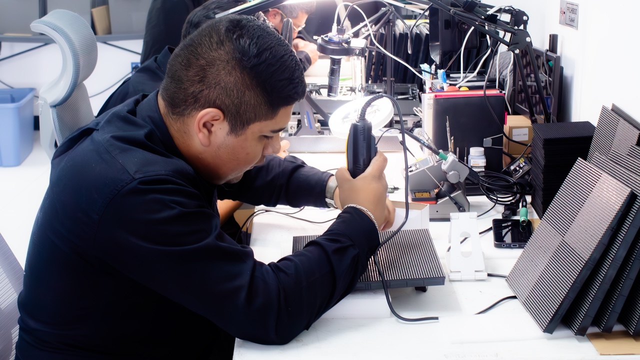 Suporte técnico e reparo na indústria audiovisual