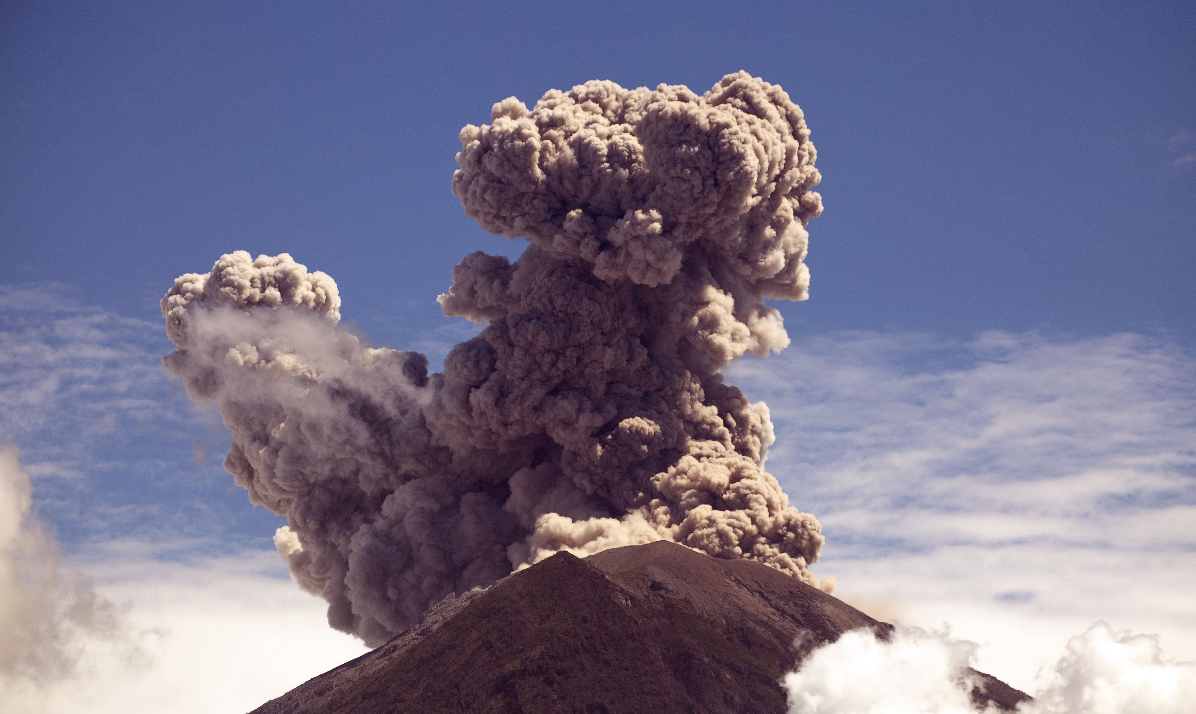 Indonesia’s fiery volcanoes hold information about Earth’s mantle
