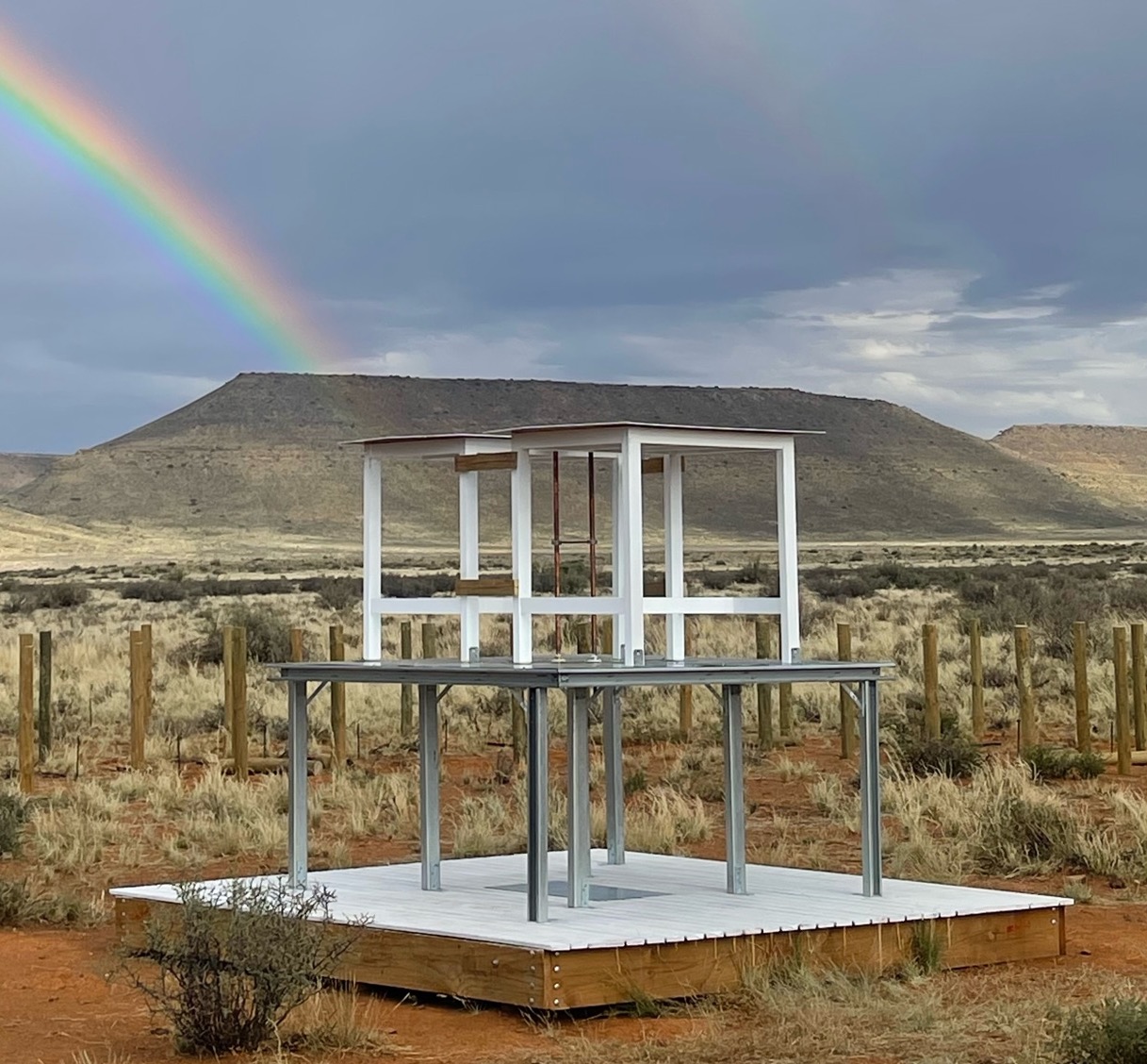 Unveiling the mysteries of the infant Universe with the REACH radiometer