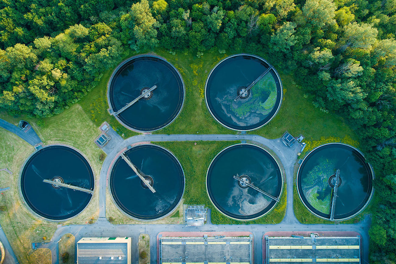 Understanding the environmental consequences of interventions in point-source nutrient discharge
