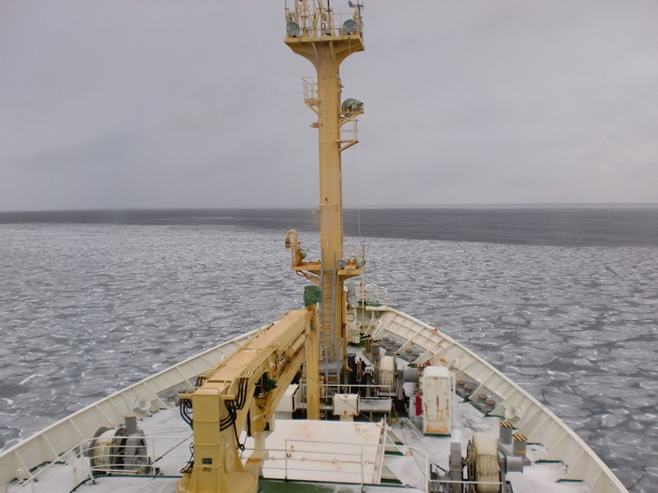 Unusually low oxygen and acidified water found in a high seas fishable area of the Pacific Arctic Ocean     – A priority area of marine environmental and ecosystem monitoring for potential high seas fisheries –