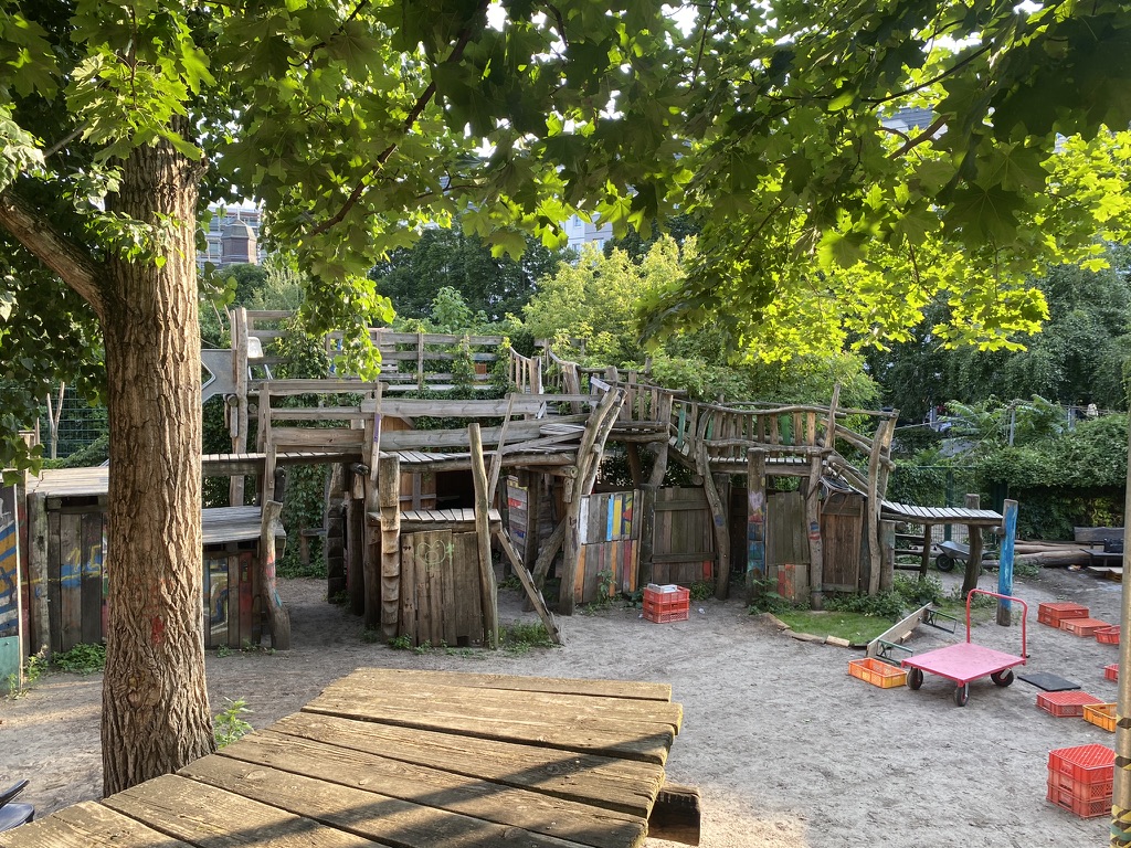 Playgrounds as Climate Classrooms:Documenting Agency and Resilience through Photography