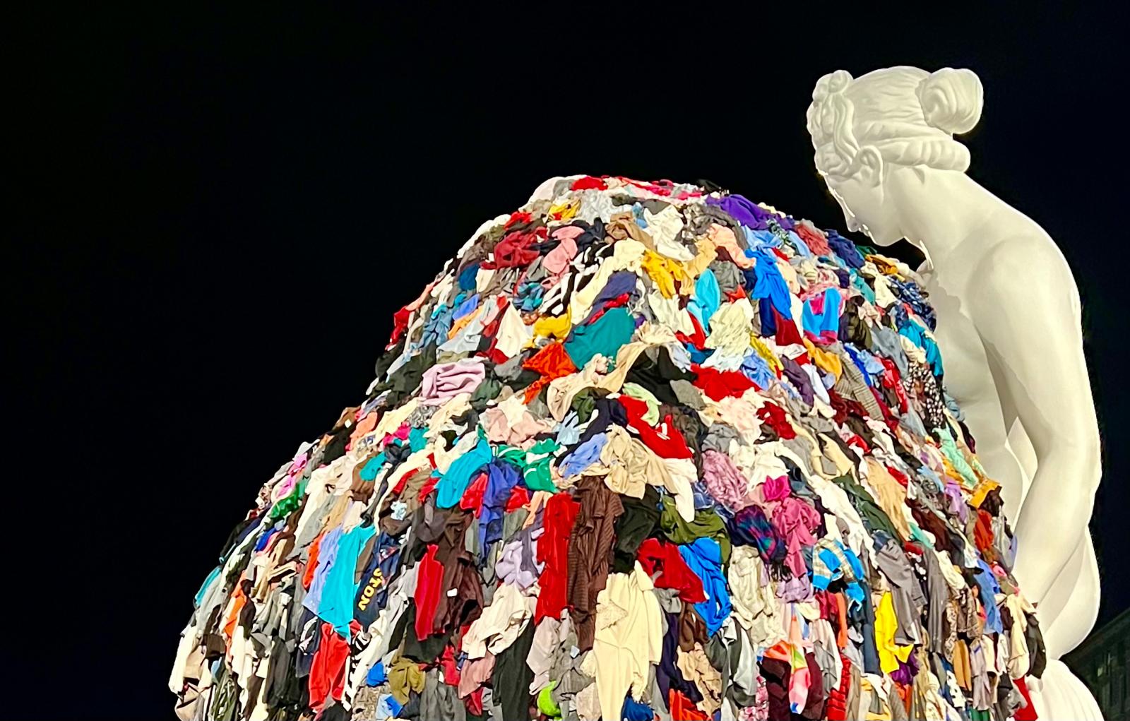 In need of a sustainable and just fashion industry: identifying challenges and opportunities through a systematic literature review in a Global North/Global South perspective