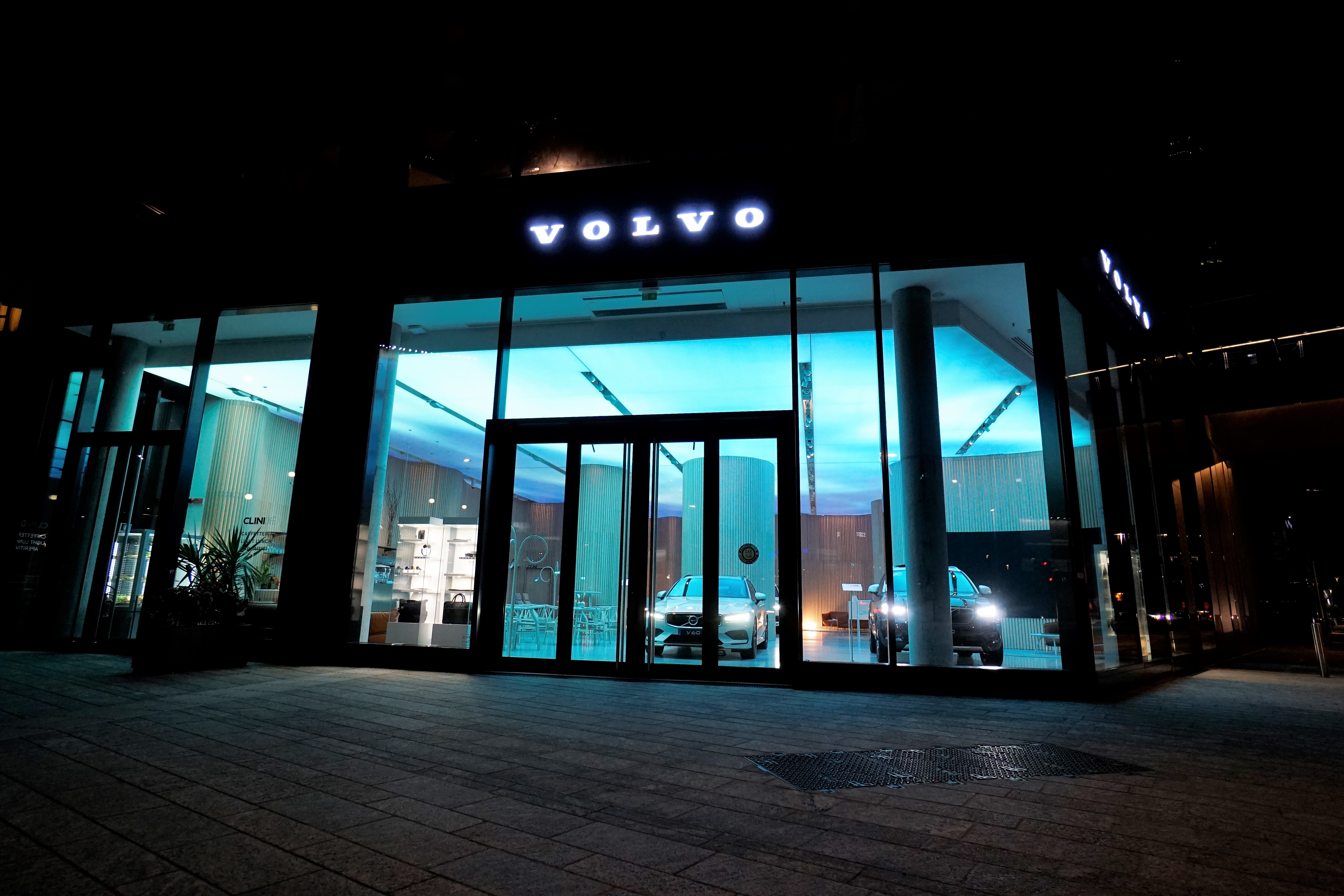 How to create the Volvo showroom LED ceiling