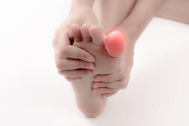 Can you help this patient with a broken toe?