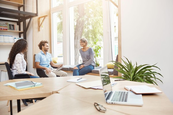 ¿Reconvertir las oficinas, regresar a ellas o retener al talento?