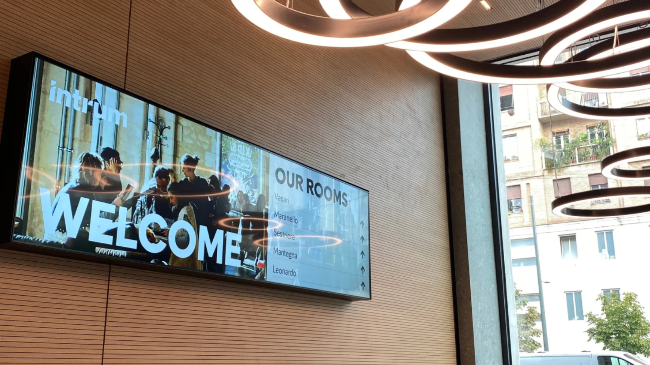How HR Departments Can Use DIGITAL SIGNAGE to Reinvent Internal Communication