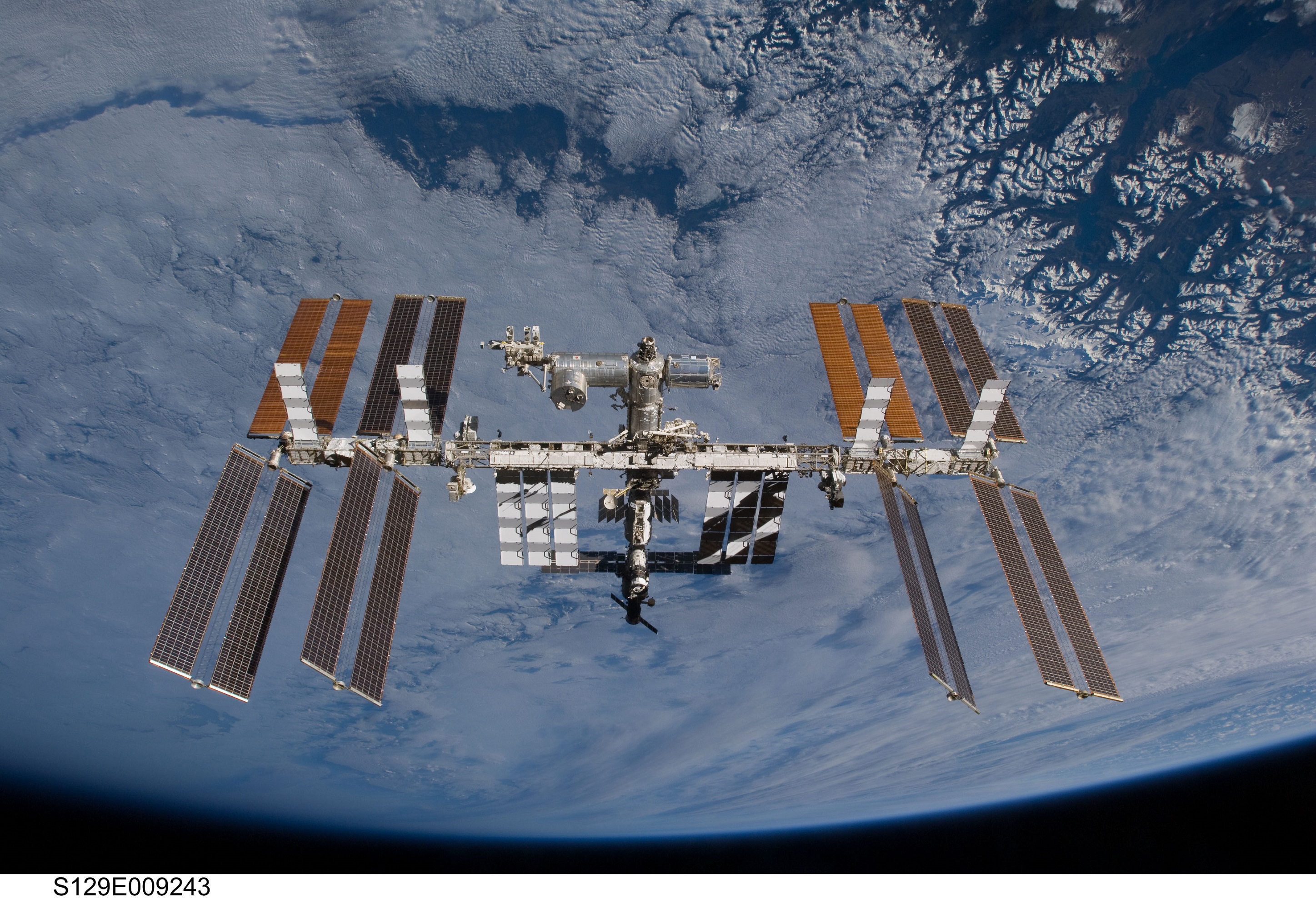 Antibiotic resistance in bacteria from space