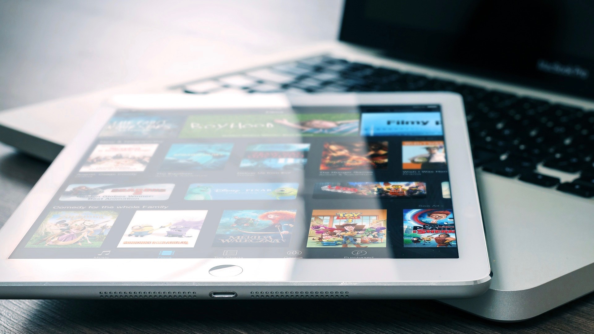 Could overuse of electronic devices impair our ability to read and understand science text?
