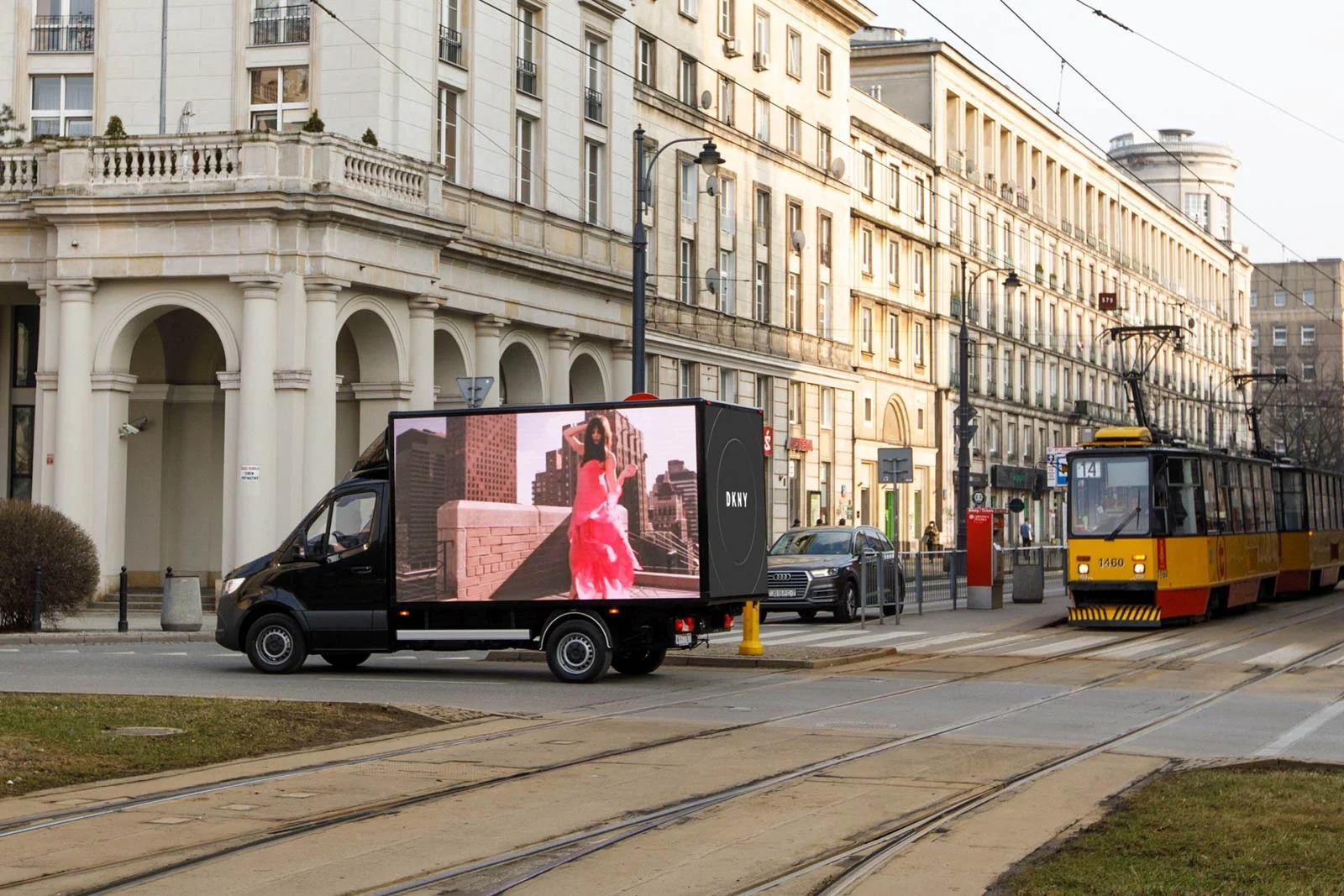 Screen-LED transforms outdoor advertising with BoxLED – an eco-friendly and mobile Digital Signage system.