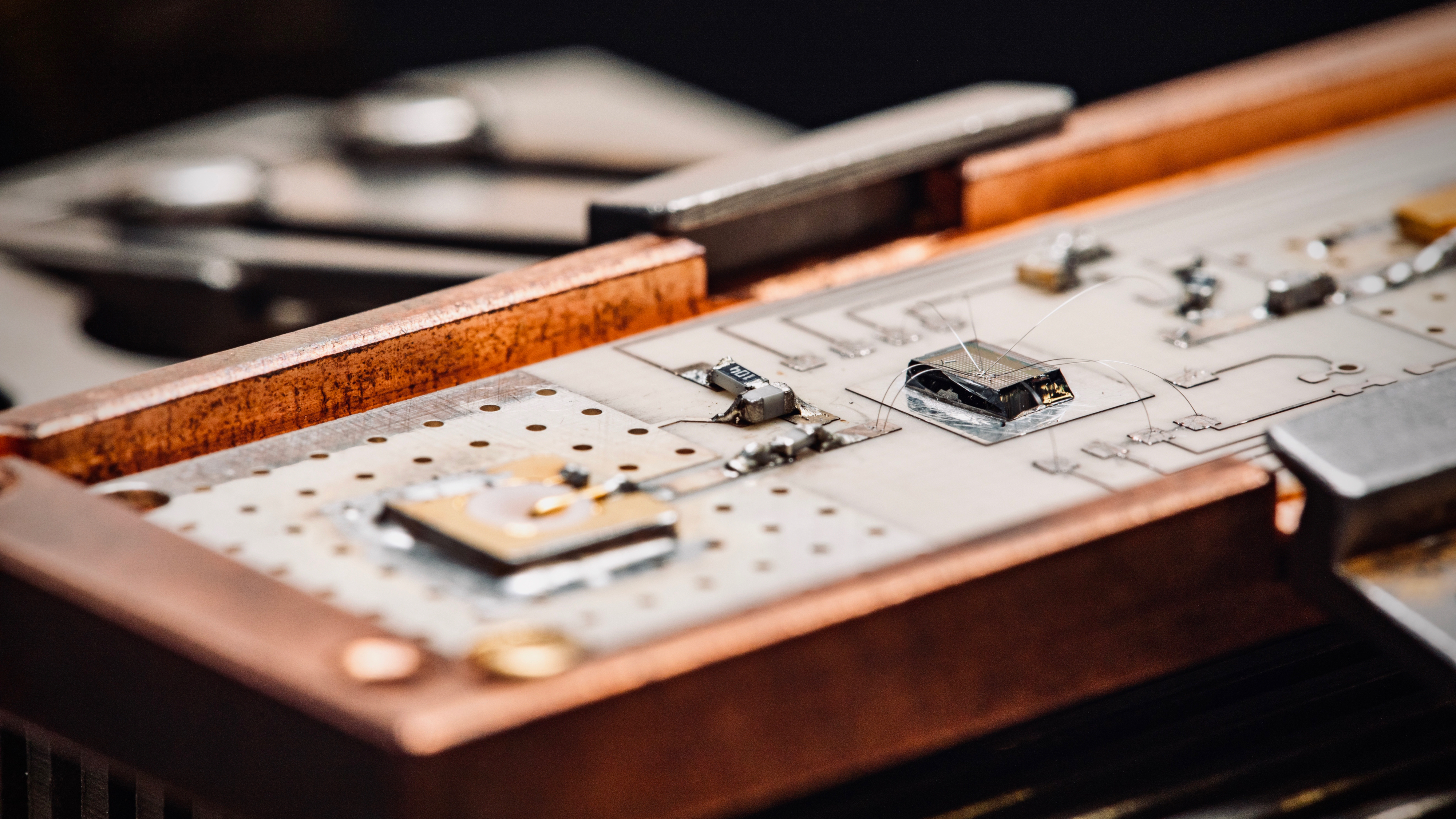 Efficient readout of a silicon-based quantum computer