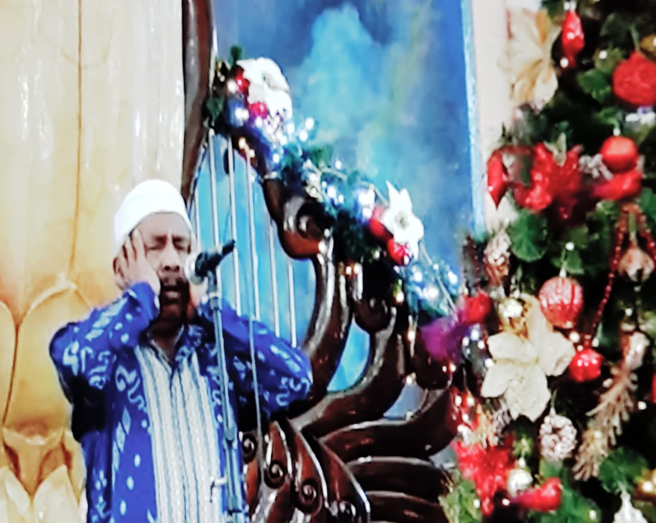 Muslim Community Dramaturgy Through Ritual Cross-Religious in Moluccas, Indonesia