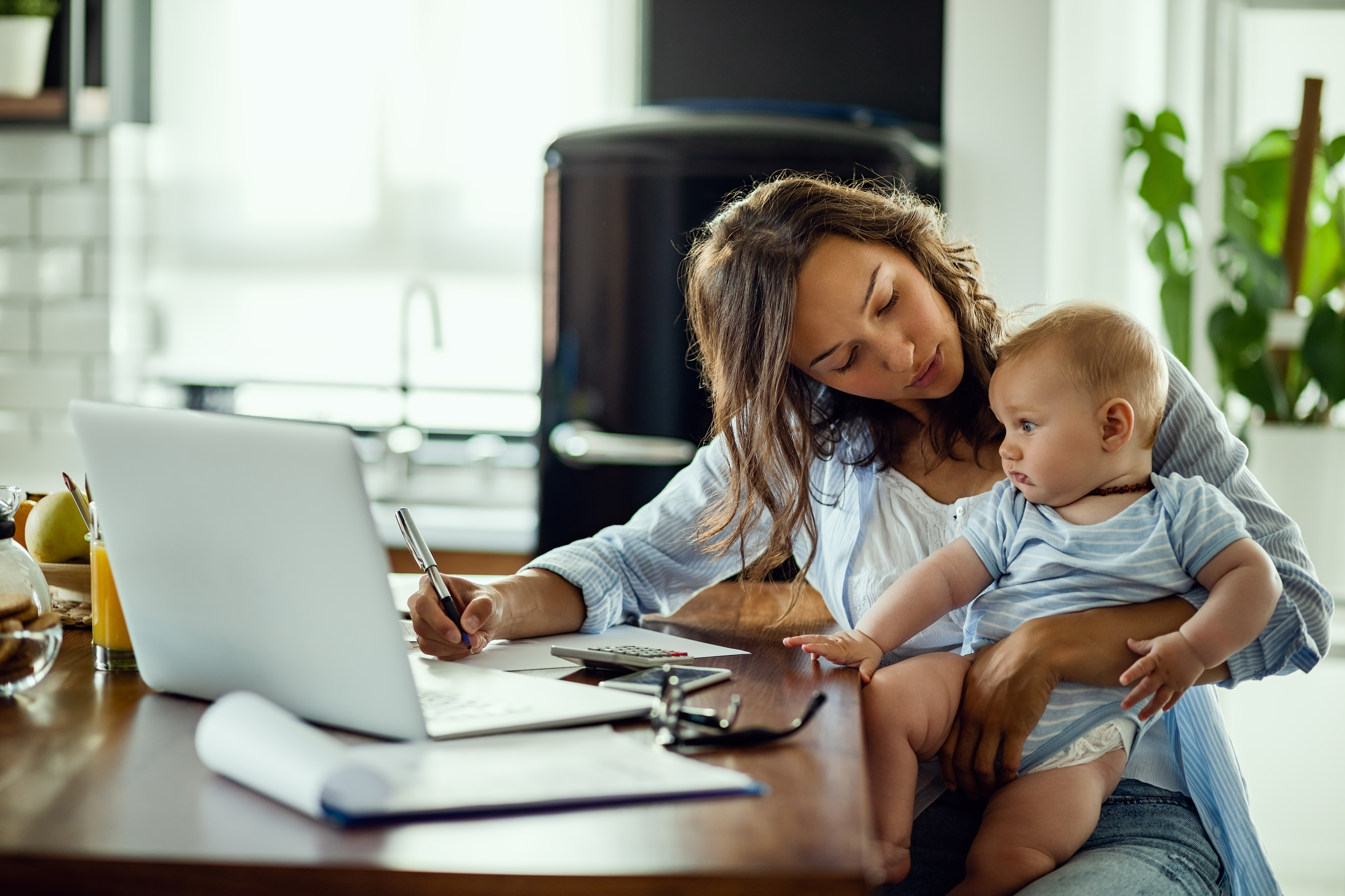 La maternidad y el trabajo híbrido vol. 1