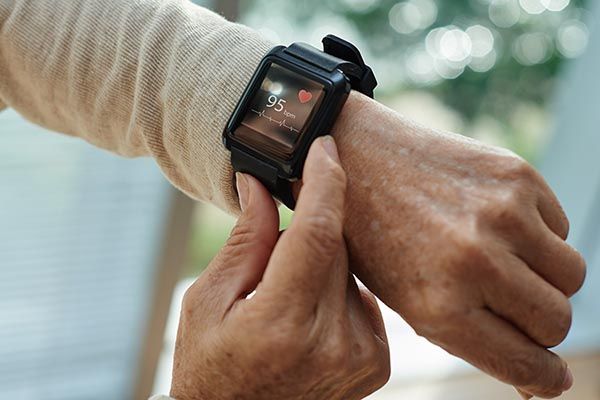Reactogenicity following Vaccination via Smartwatches