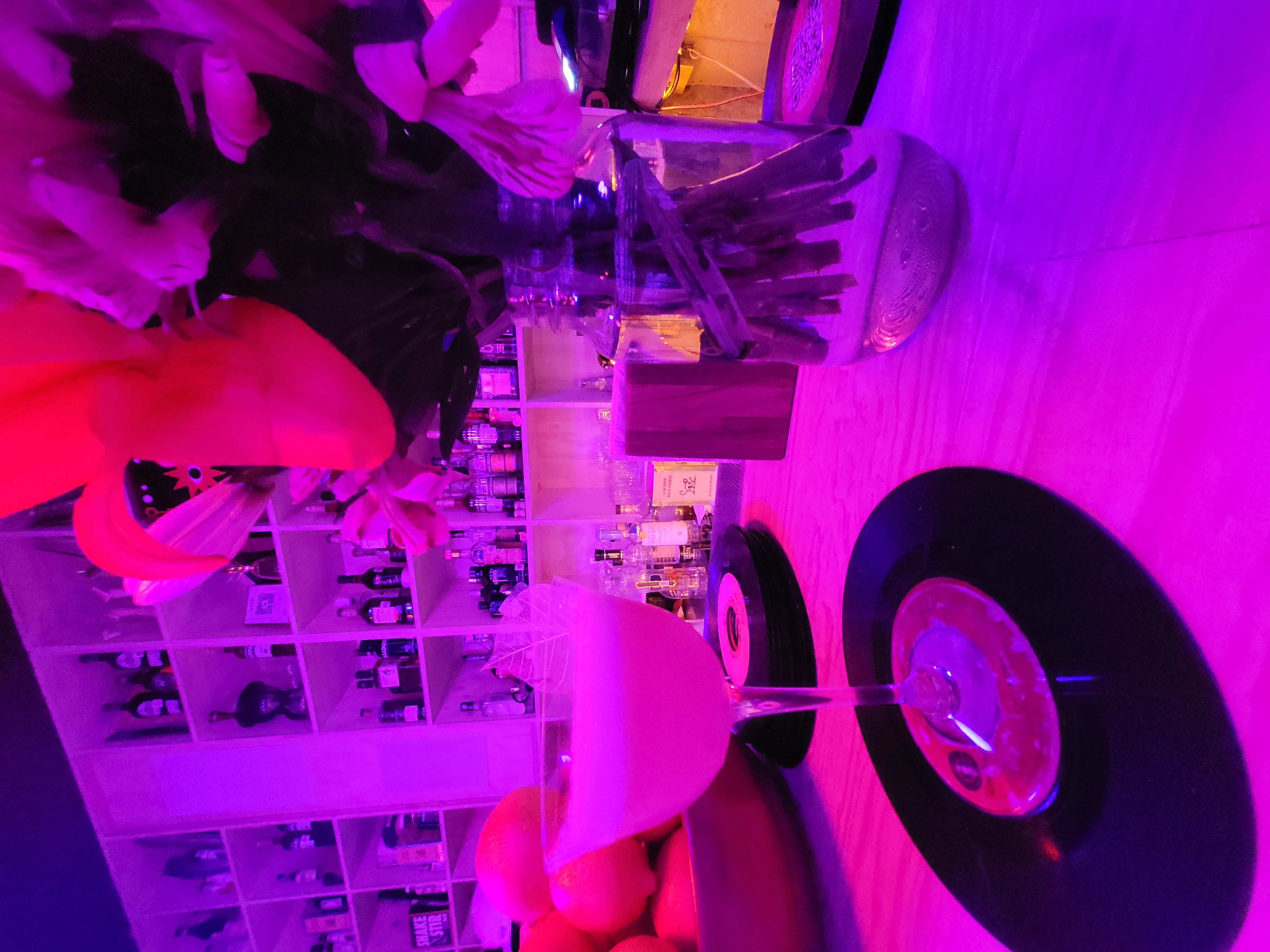 La vida es un coctel y si tiene buena música sabe mucho mejor.