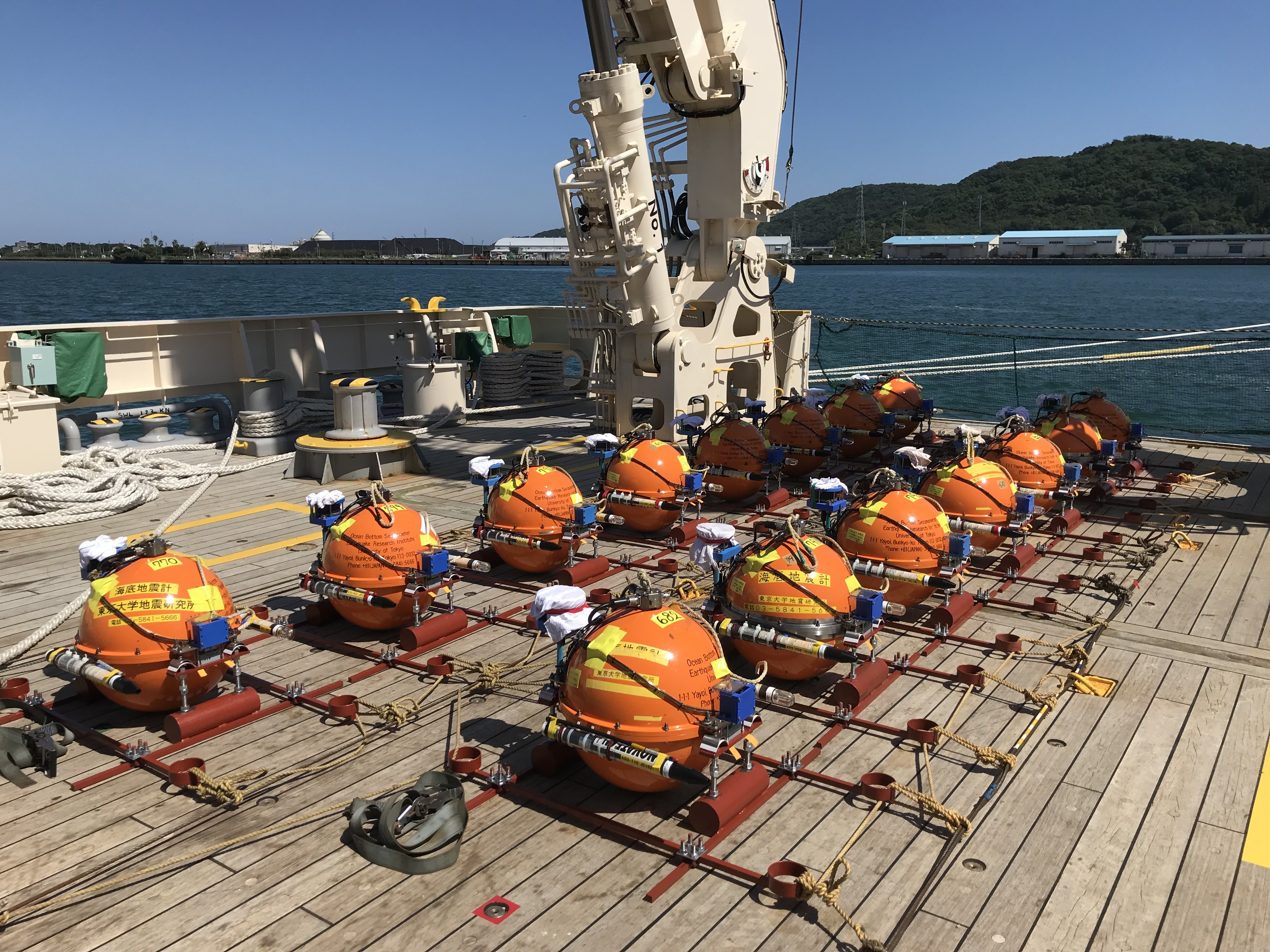 Exploring structural role on slow earthquake fault slip