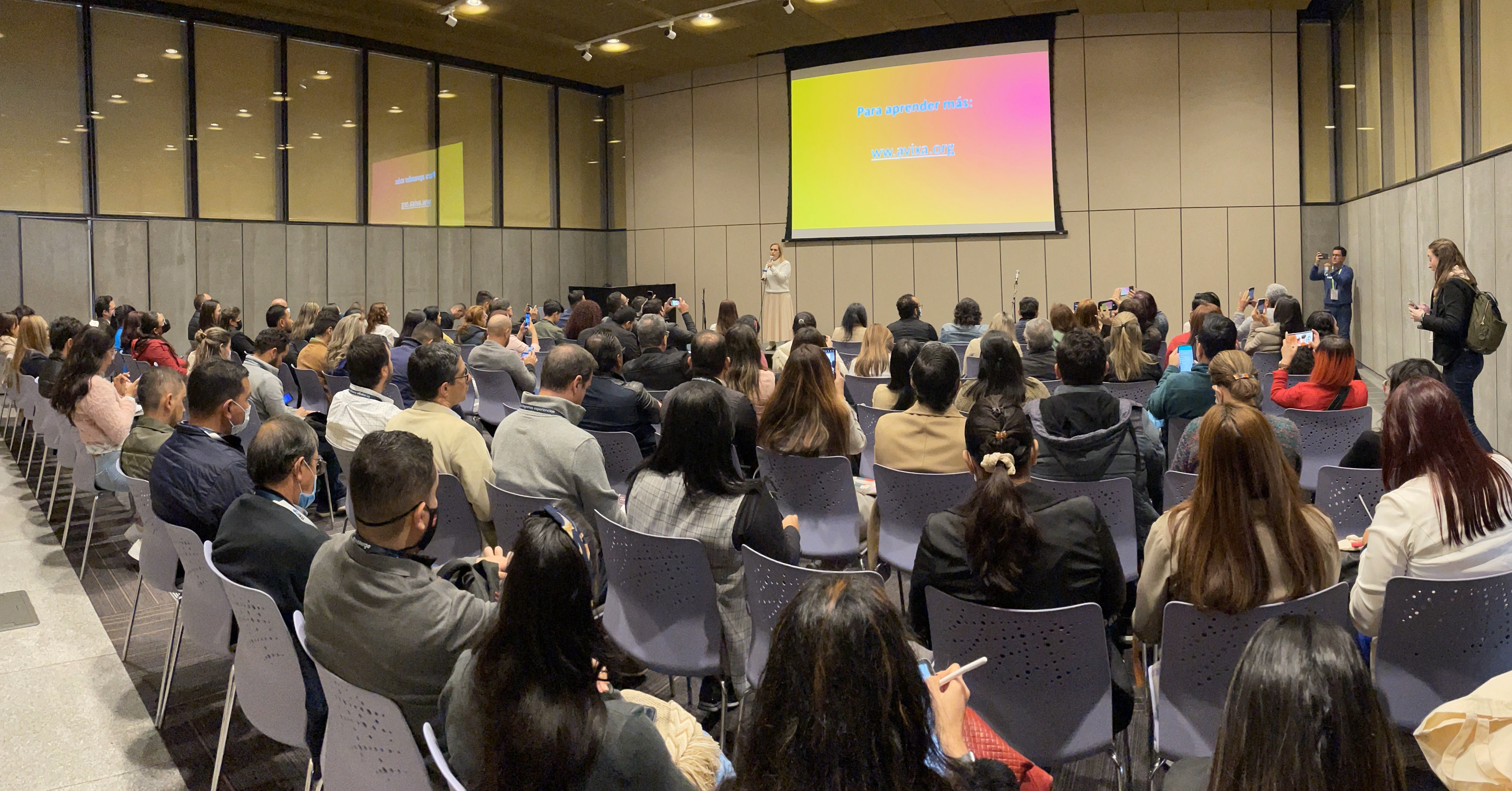 AVIXA participa en Edutechnia 2023 en Bogotá