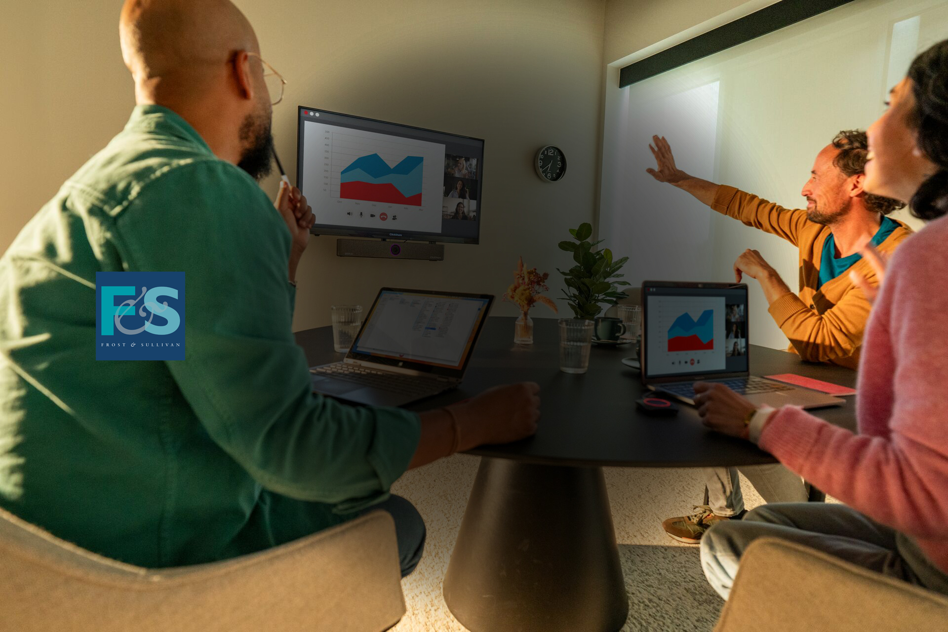 Join a ClickShare exclusive webinar