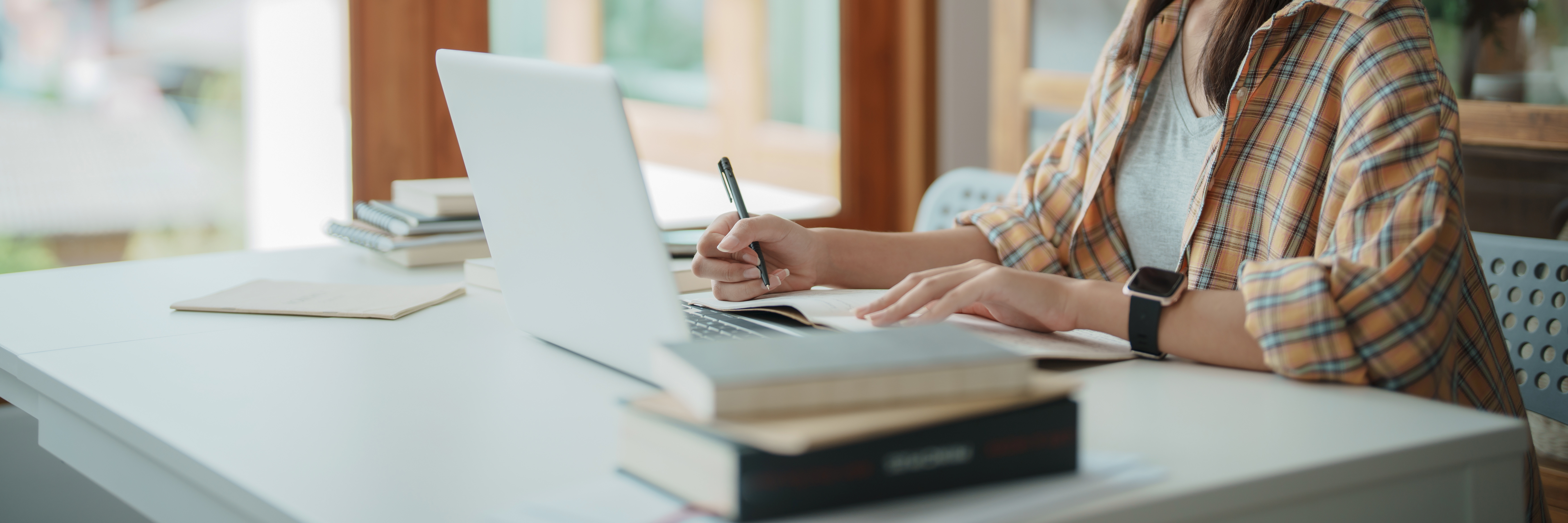 8 tips for student success with online alternative provision