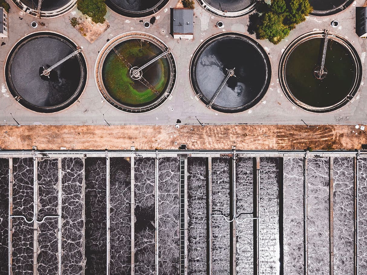 From the English sewage to COVID-19 infections using machine learning 