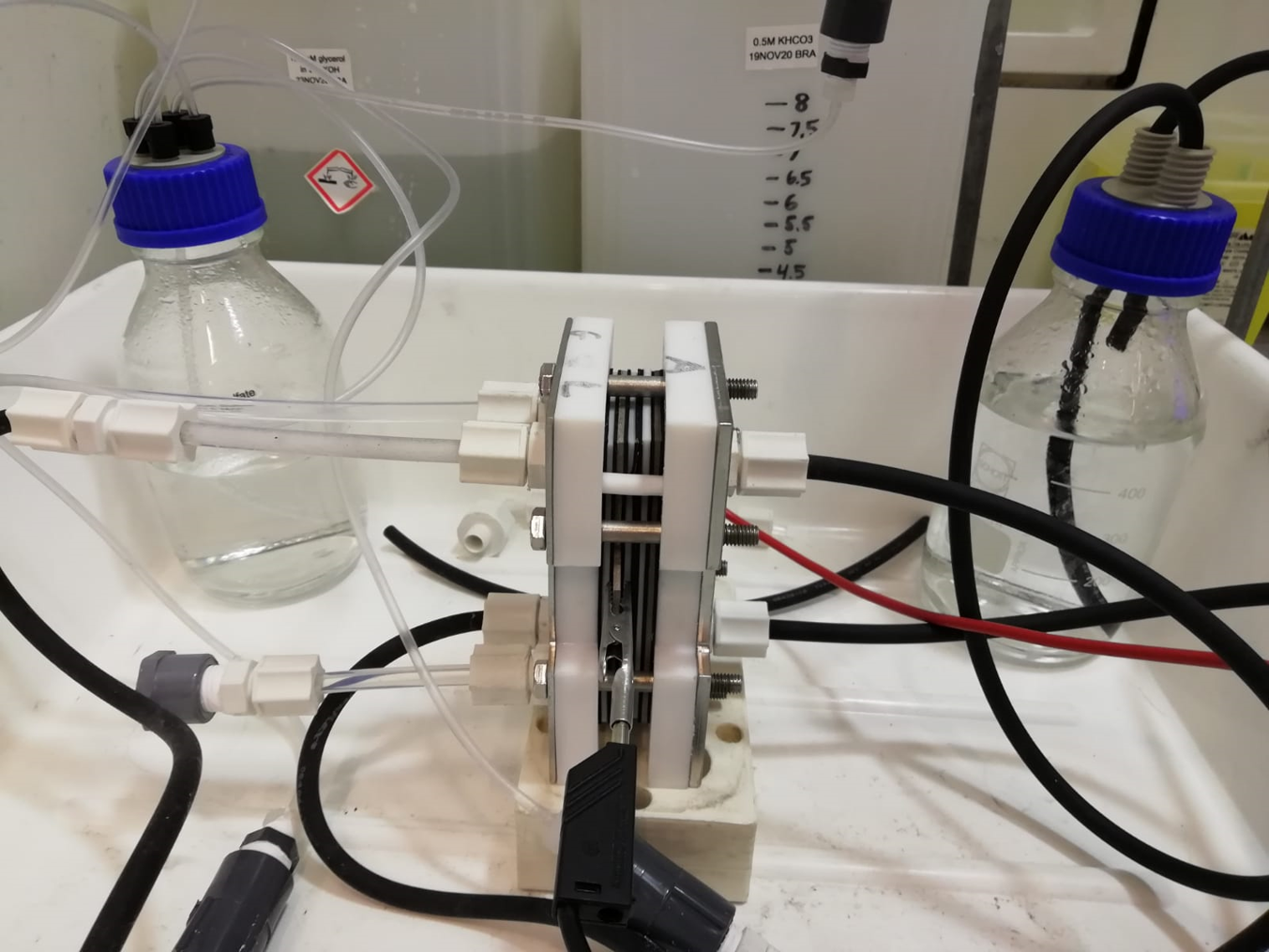 Energy efficient CO2 electrolysis to CO in acidic media