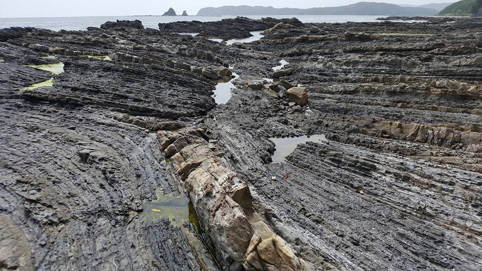 Multidisciplinary database of permeability of fault zones and surrounding protolith rocks at world-wide sites