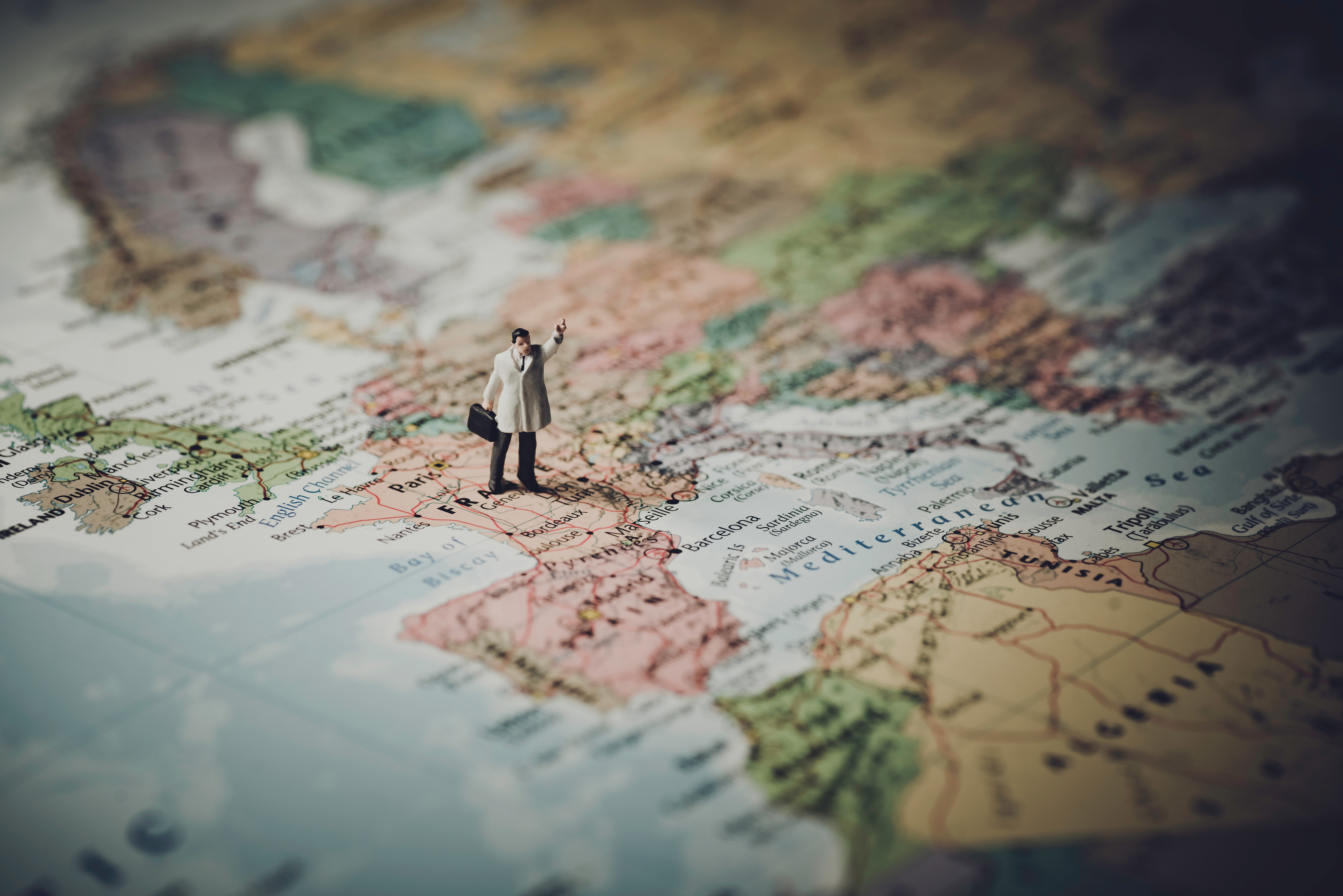 SPANISH AND FRENCH NATIONALS MAY HAVE DUAL NATIONALITY