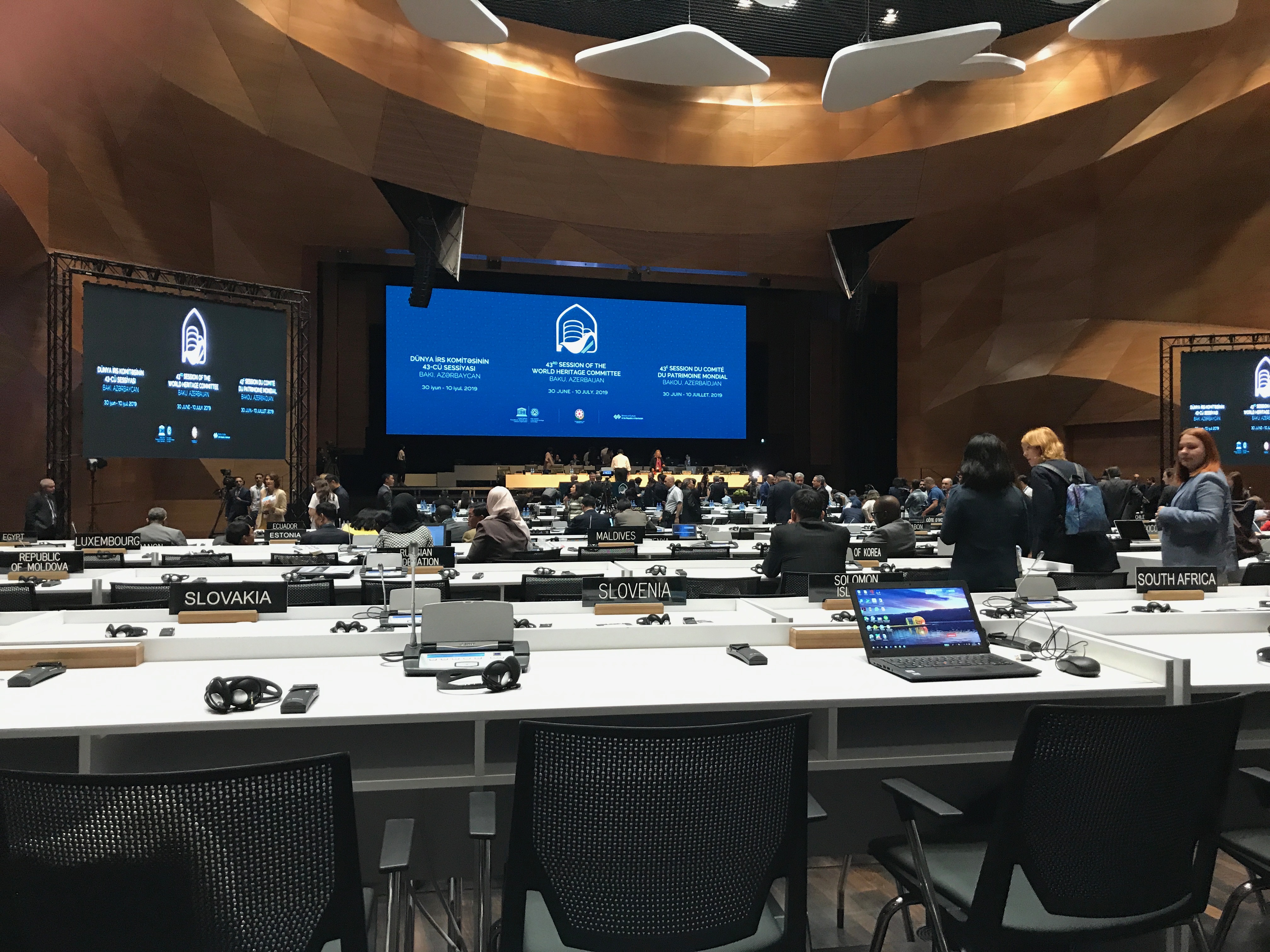 Political dynamics matter for governance of World Heritage ecosystems