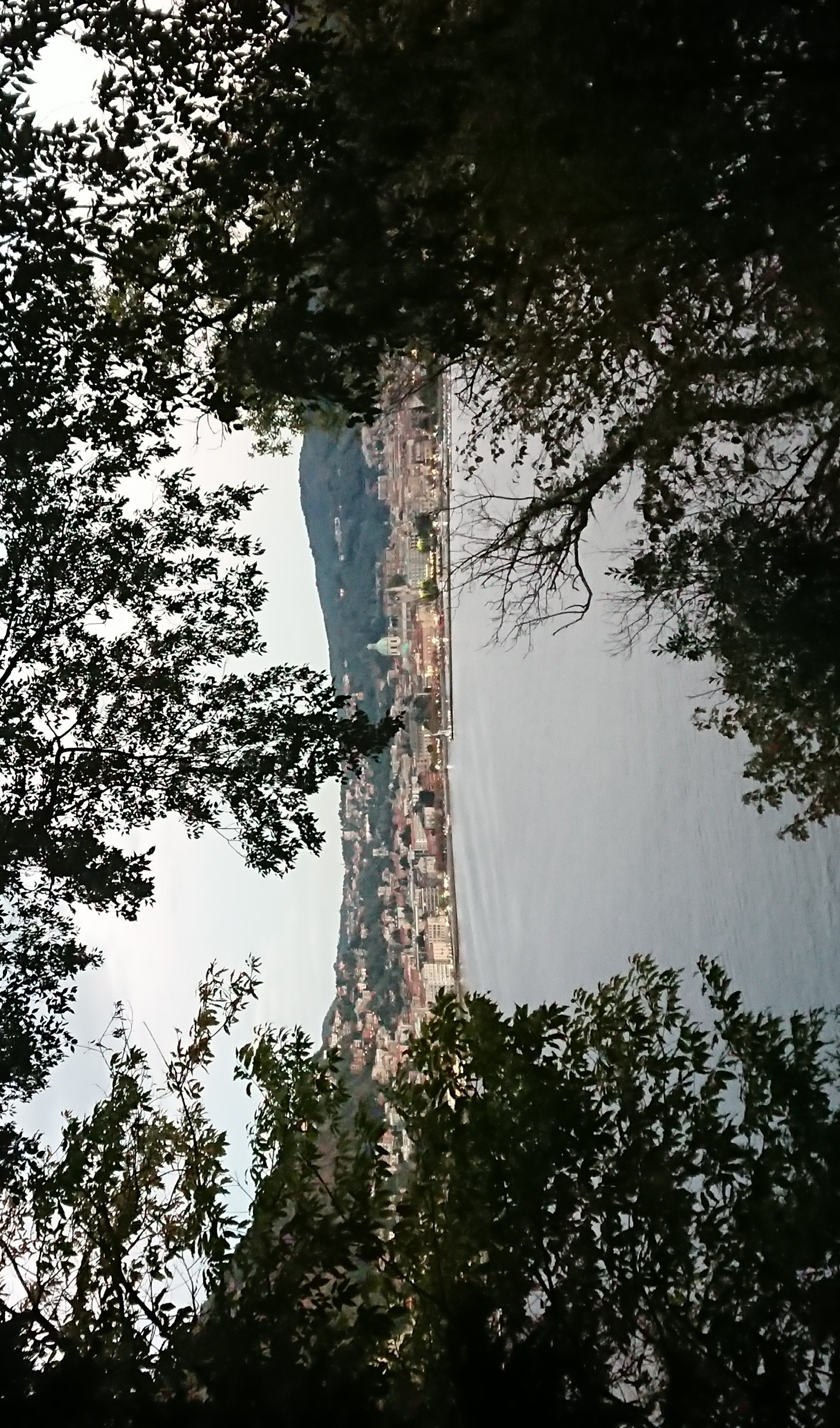 Compound flood hazard at Lake Como, Italy, is driven by temporal clustering of rainfall events