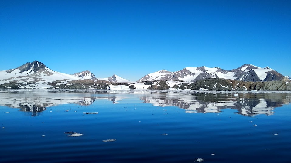 Attributing an Antarctic heatwave event to climate change
