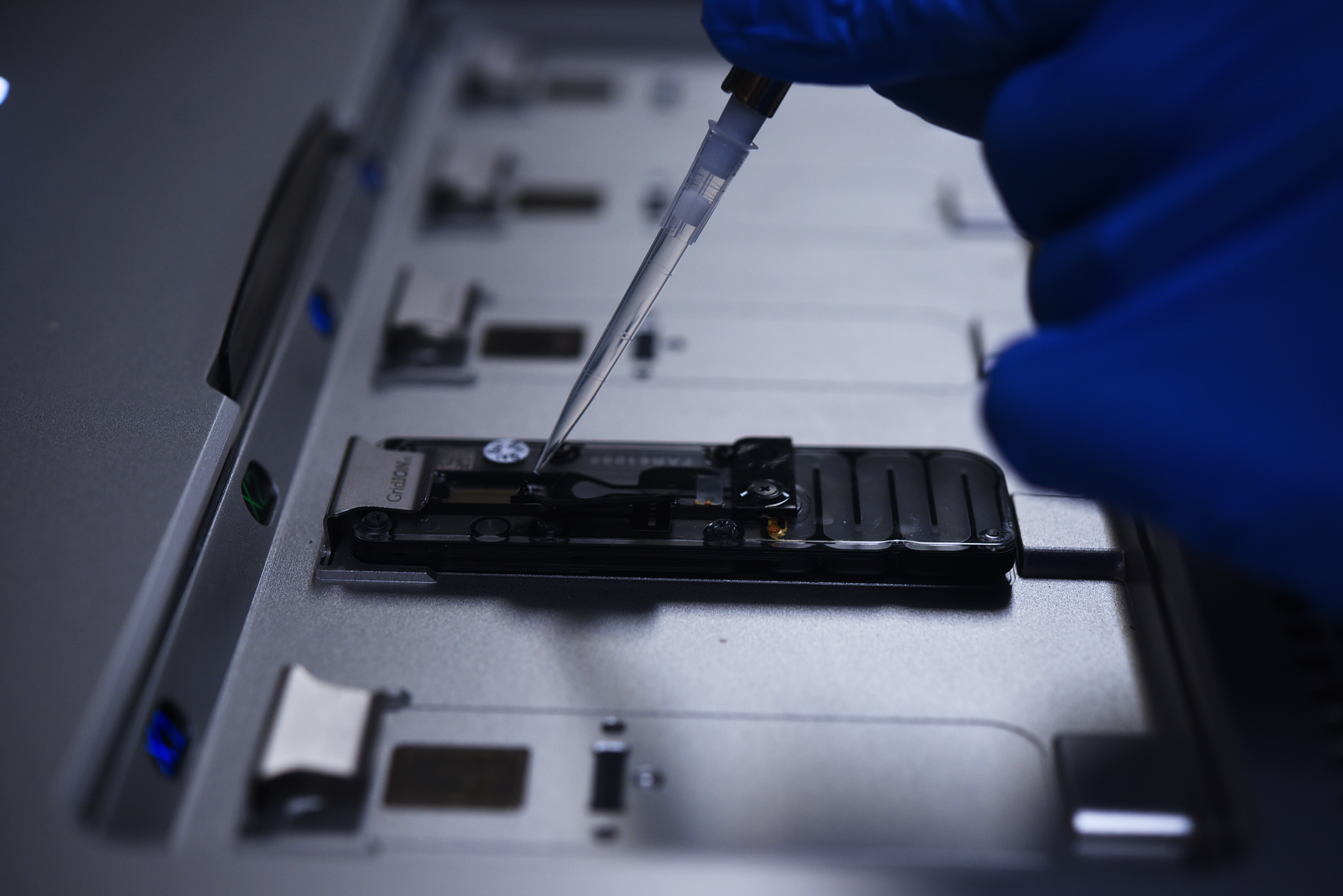 What’s in my mRNA vaccine? mRNA vaccine quality analysis using direct RNA sequencing.