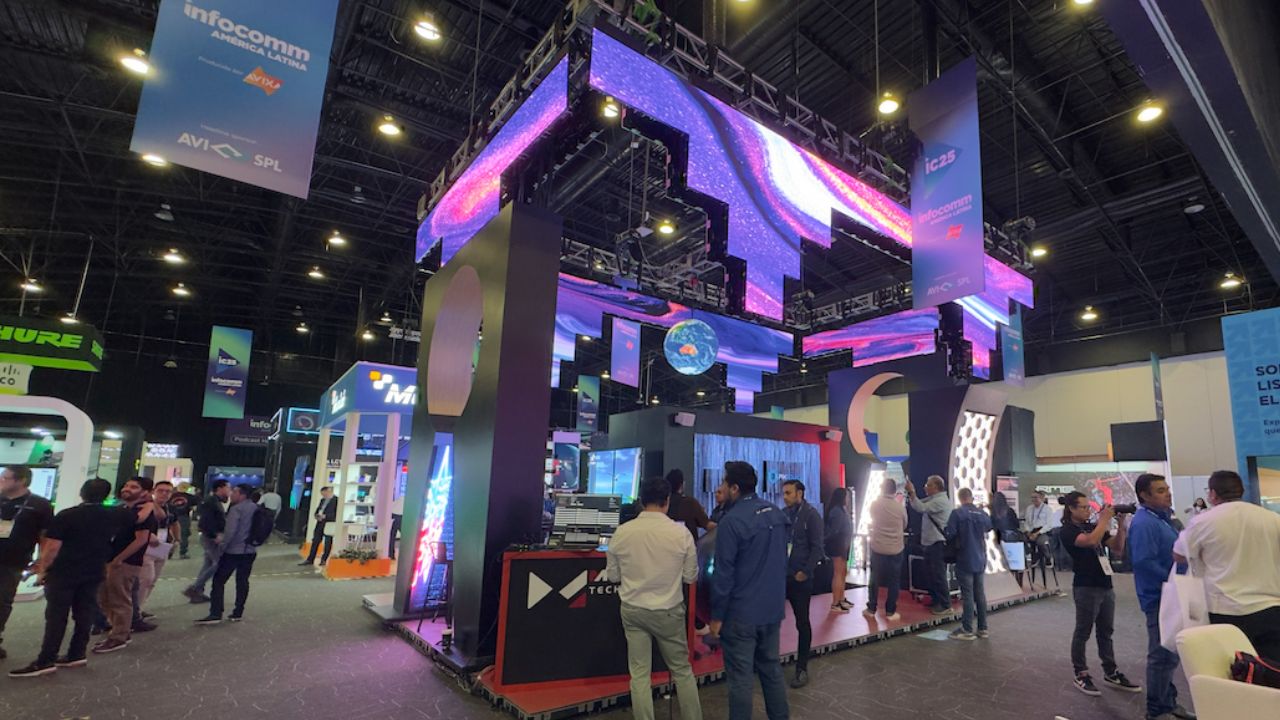 Contenido que atrae tráfico al stand: demos, storytelling y timing