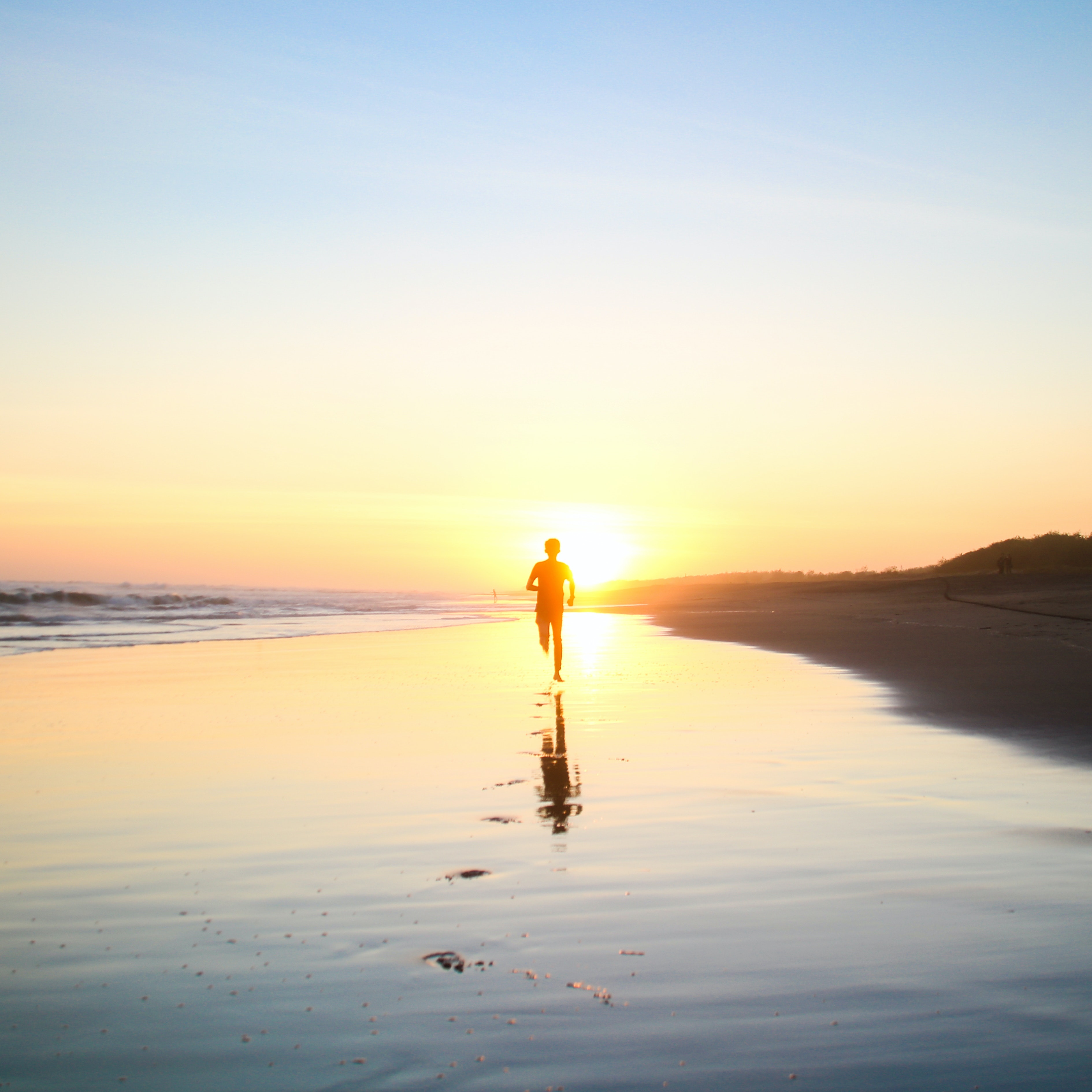 Association between physical activity, grip strength and sedentary behaviour with incidence of malignant melanoma: results from the UK Biobank