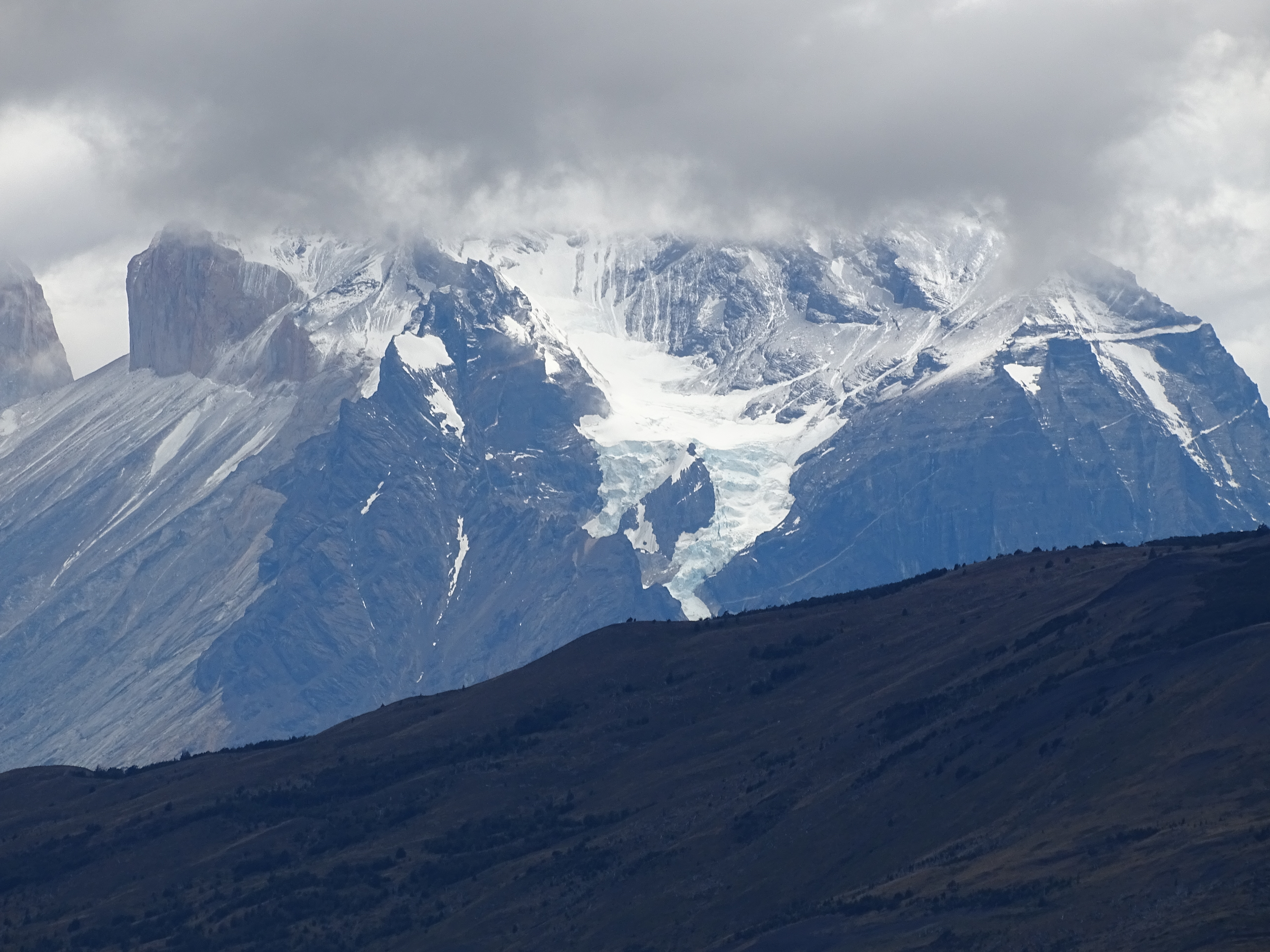 Inception of the Antarctic Ice Sheet slowed by the erosion of coastal carbon stores