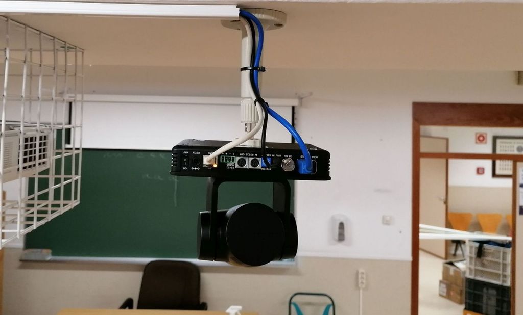 Implementación de soluciones AV para la educación híbrida en la Universidad de Santiago de Compostela