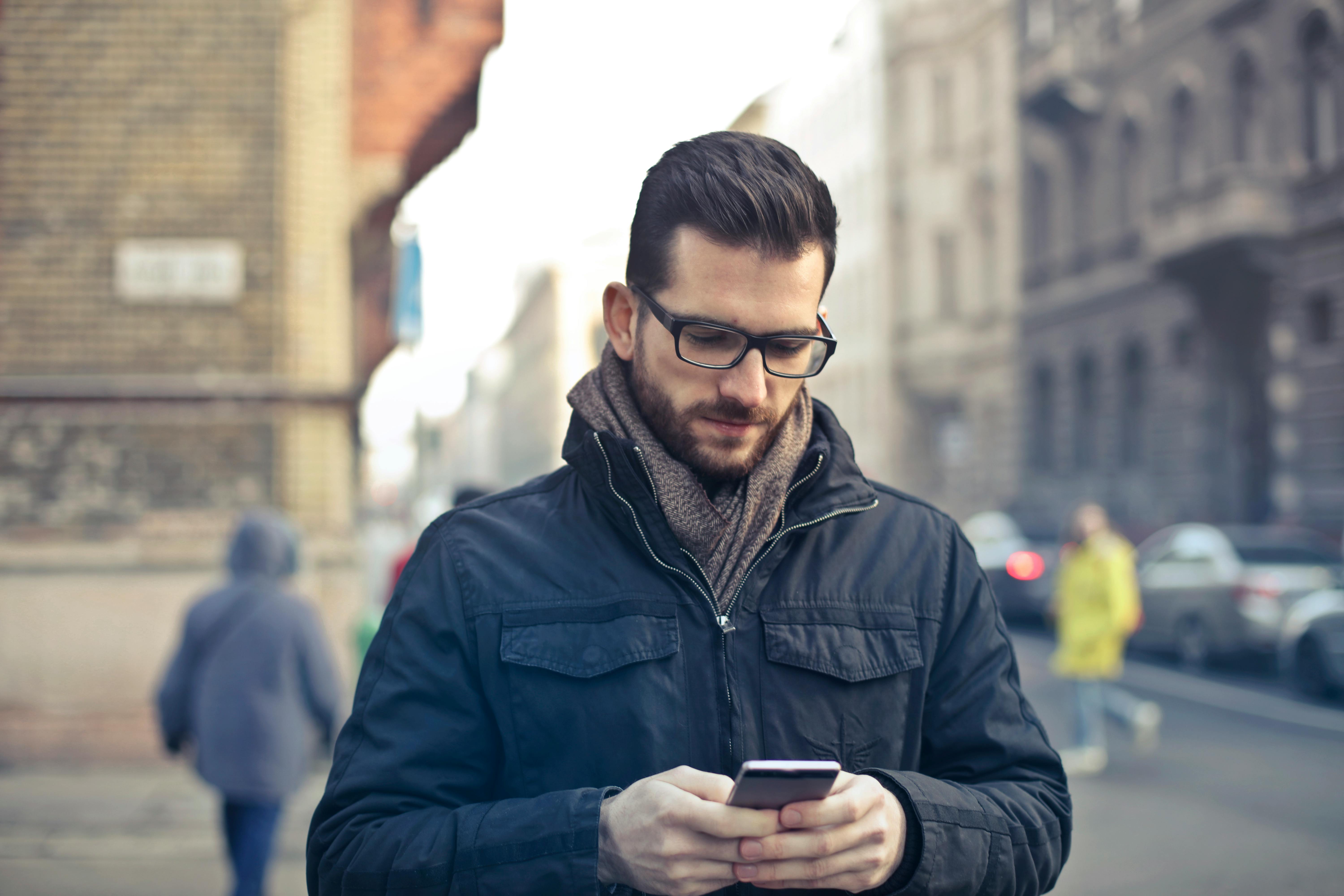 Predicting motivation and pleasure with smartphone keyboard typing