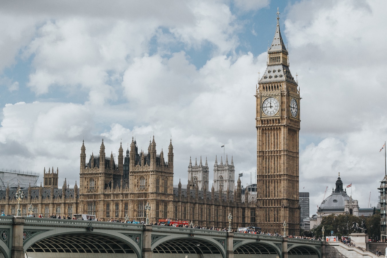Expense Reimbursement for Employees WFH in the UK: A Guide for Overseas Employers