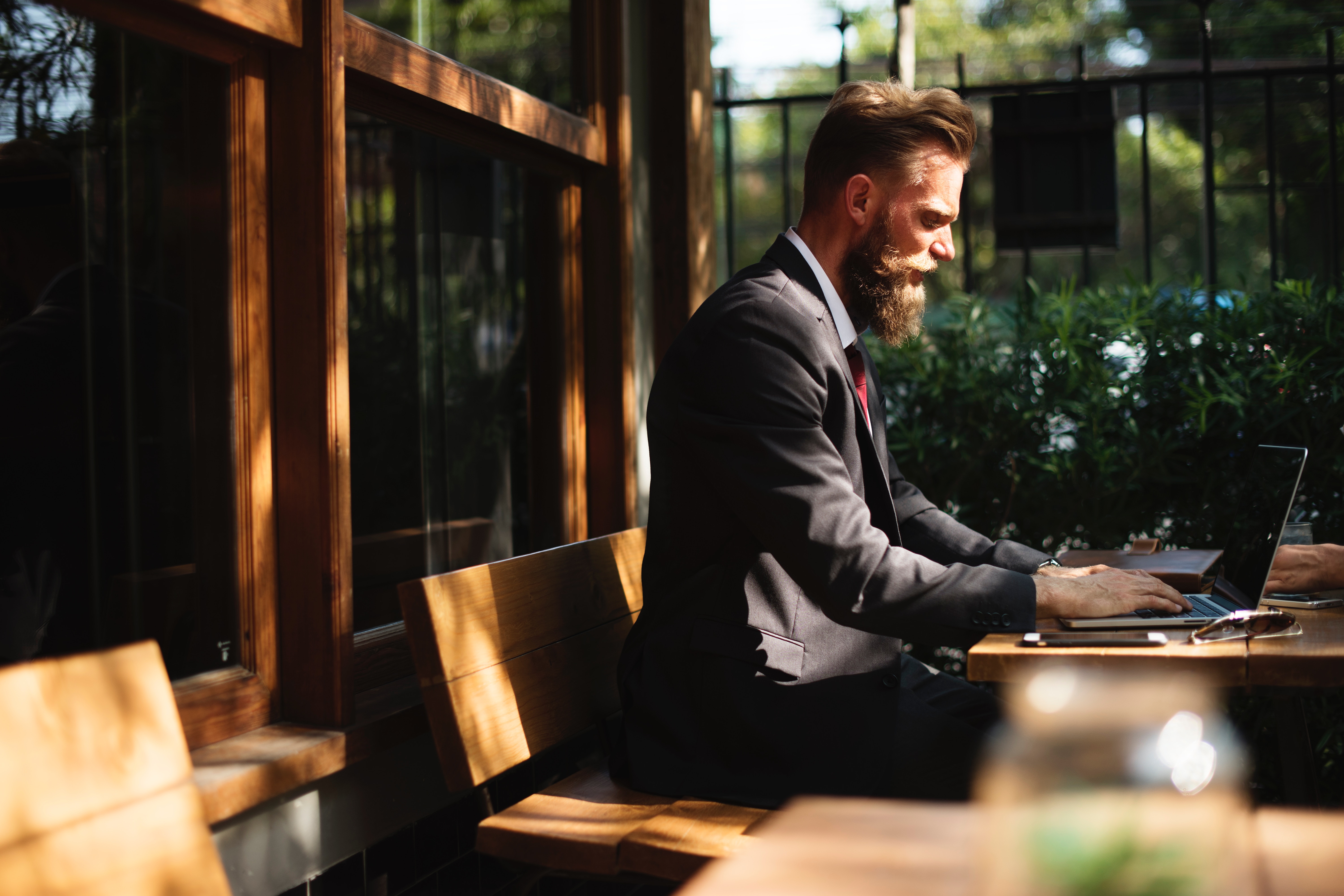 Should You Hire an Independent Contractor to Work for Your Company Overseas?